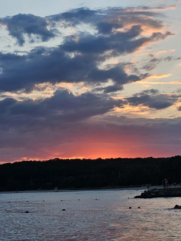 Niantic Connecticut shoreline and beach access near Saltwater Escape rental